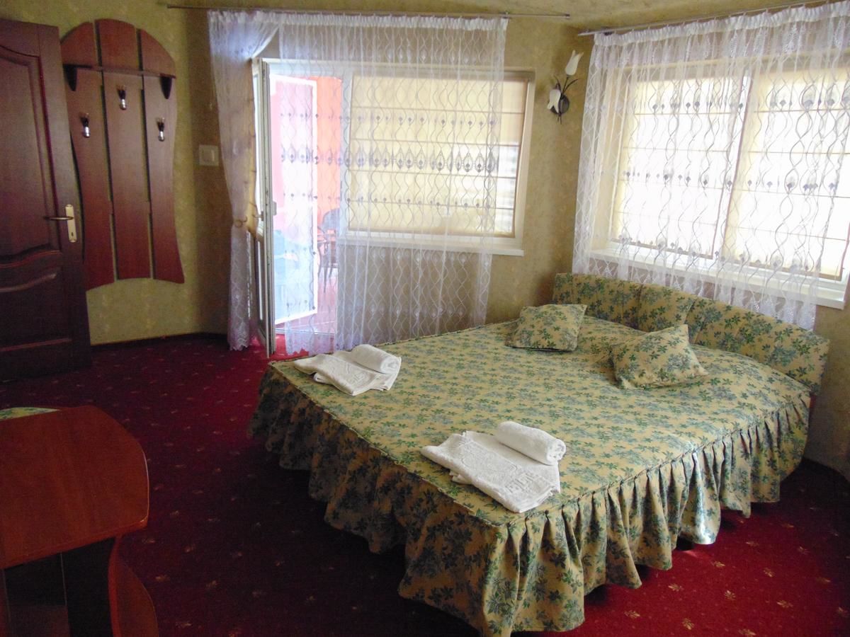 Отель Hotel Serpanok Tyachiv