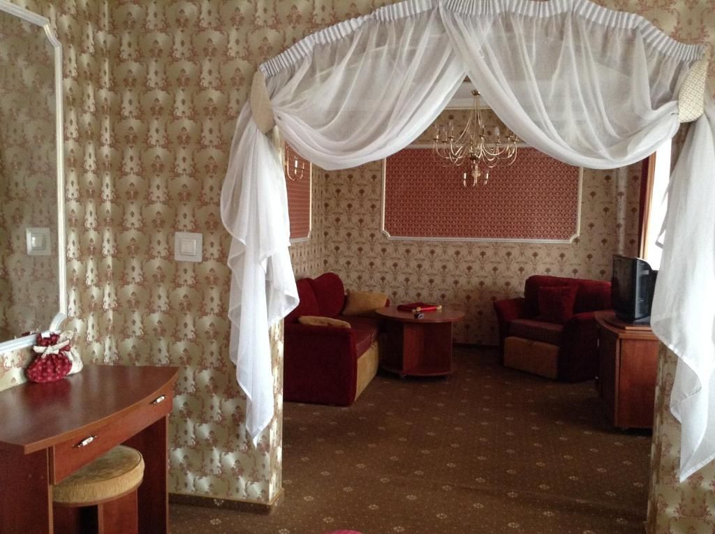 Отель Hotel Serpanok Tyachiv-36